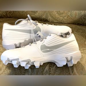 Nike New Mid-Height Softball Cleats